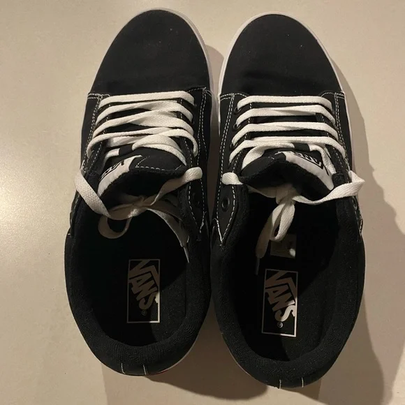 Van’s Men Seldan Skate Sneakers - Picture 2 of 5